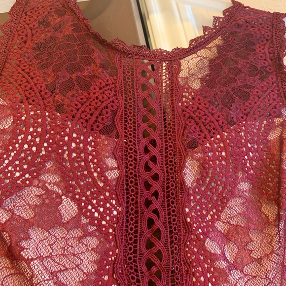 Lace dress - Picture 5 of 8